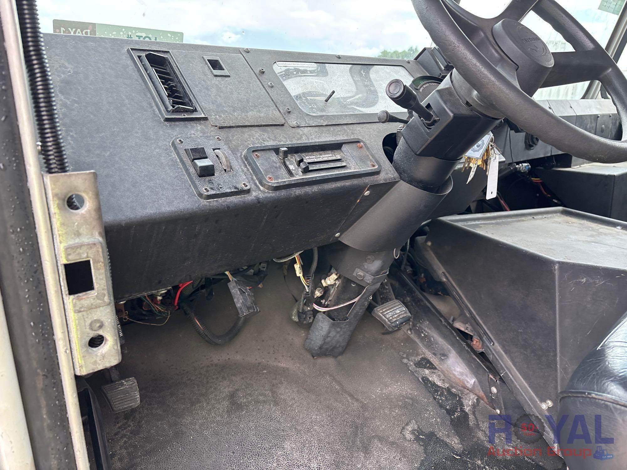 2001 Workhorse P42 SWAT Transport Truck