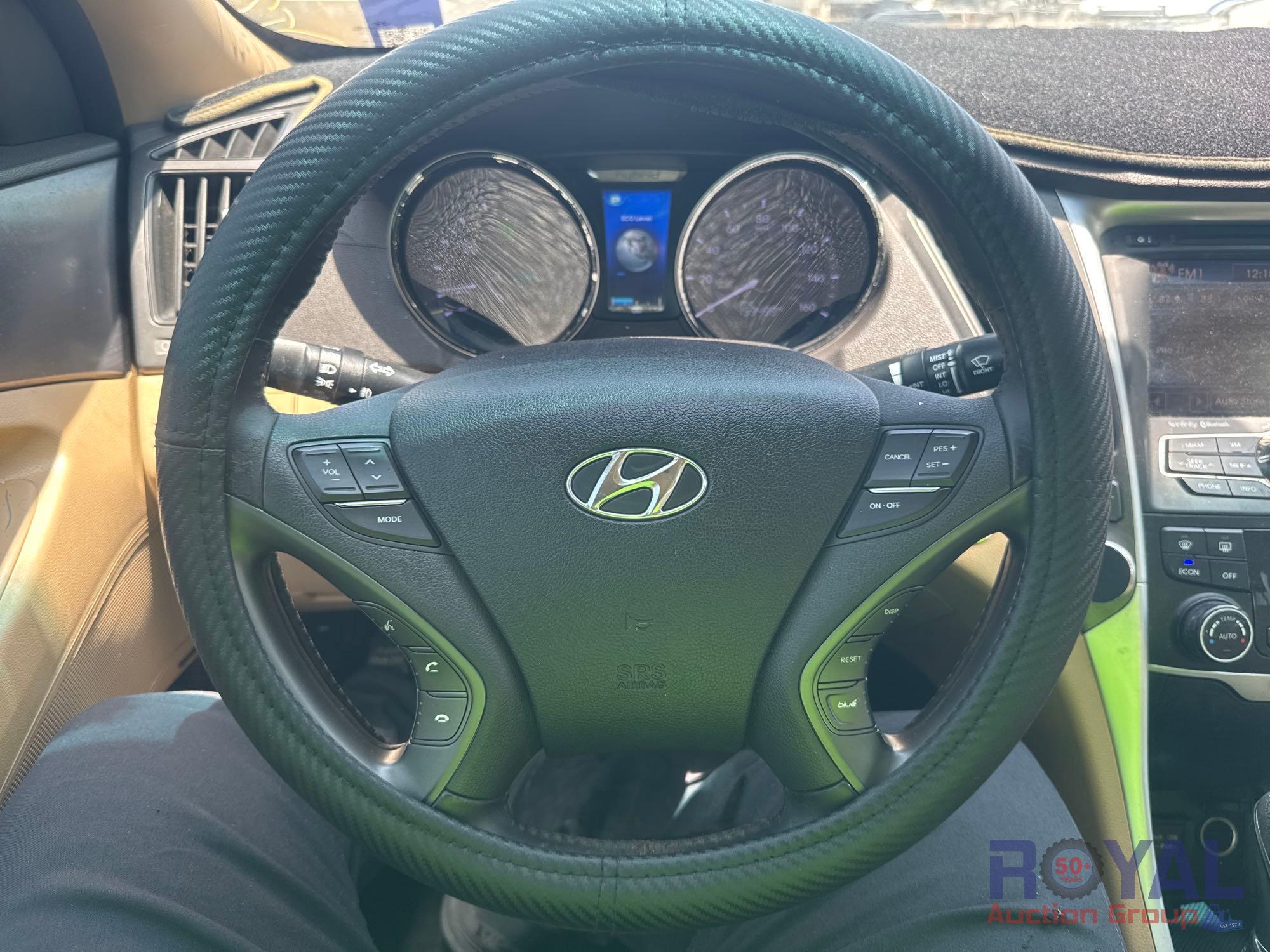 2013 Hyundai Sonata Hybrid Sedan