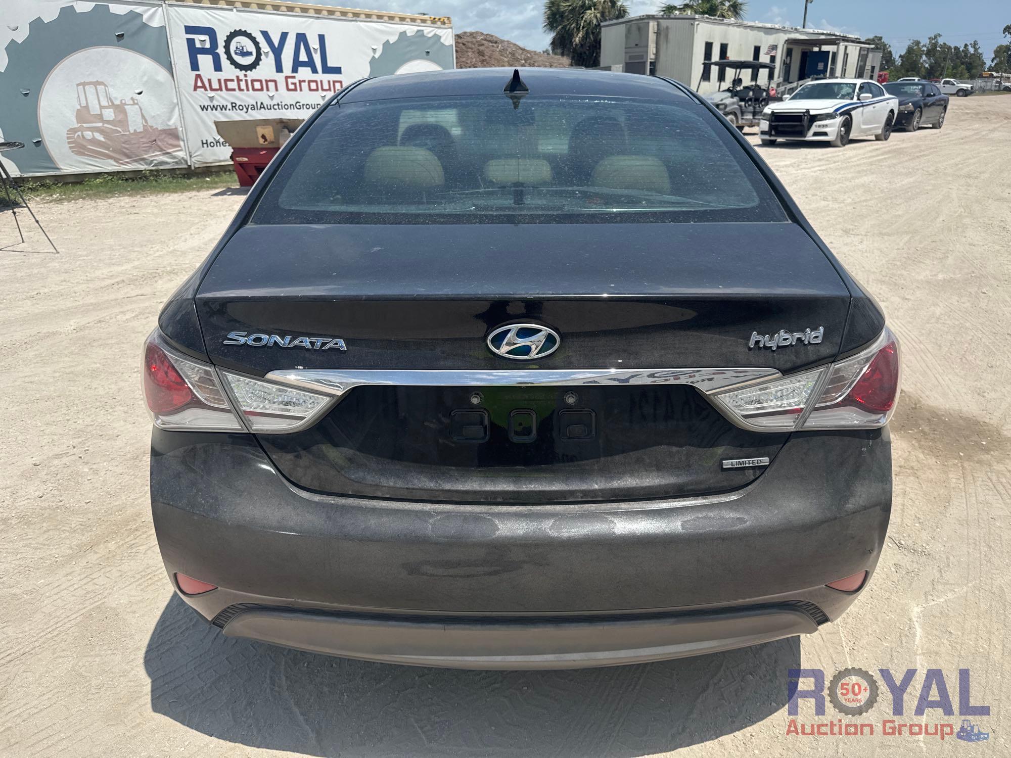 2013 Hyundai Sonata Hybrid Sedan
