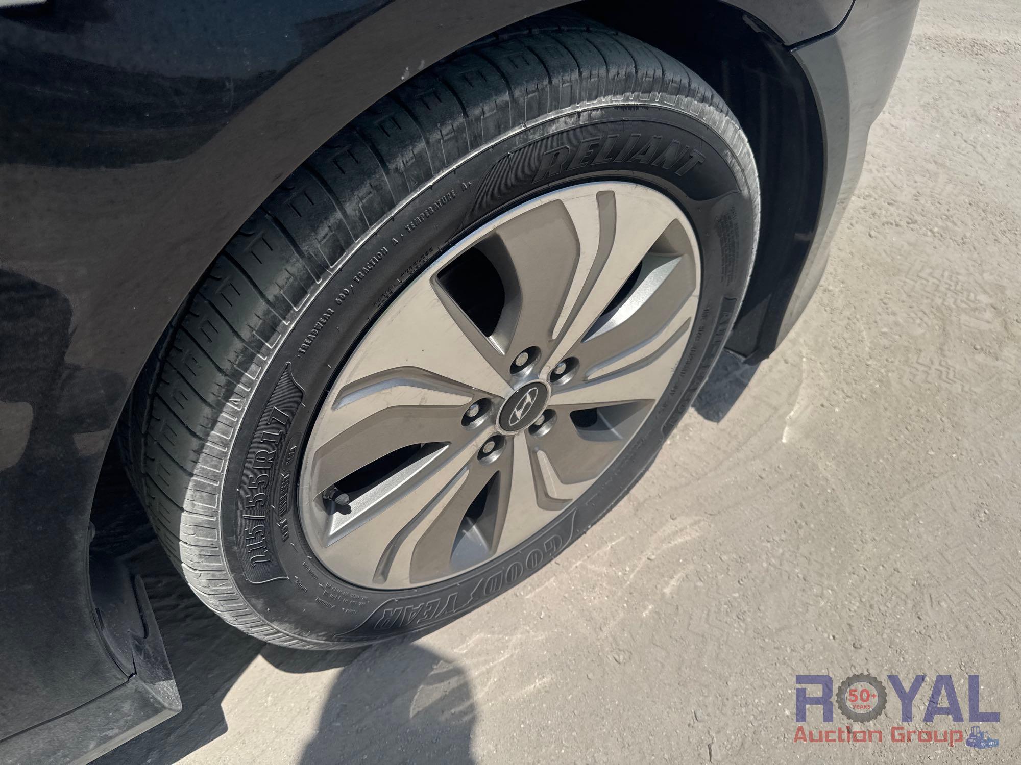 2013 Hyundai Sonata Hybrid Sedan