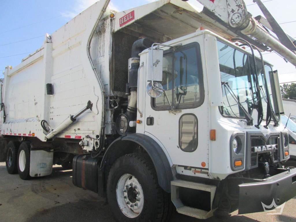 2016 Mack MRU613 28yd. Heil Front Loader Garbage Truck