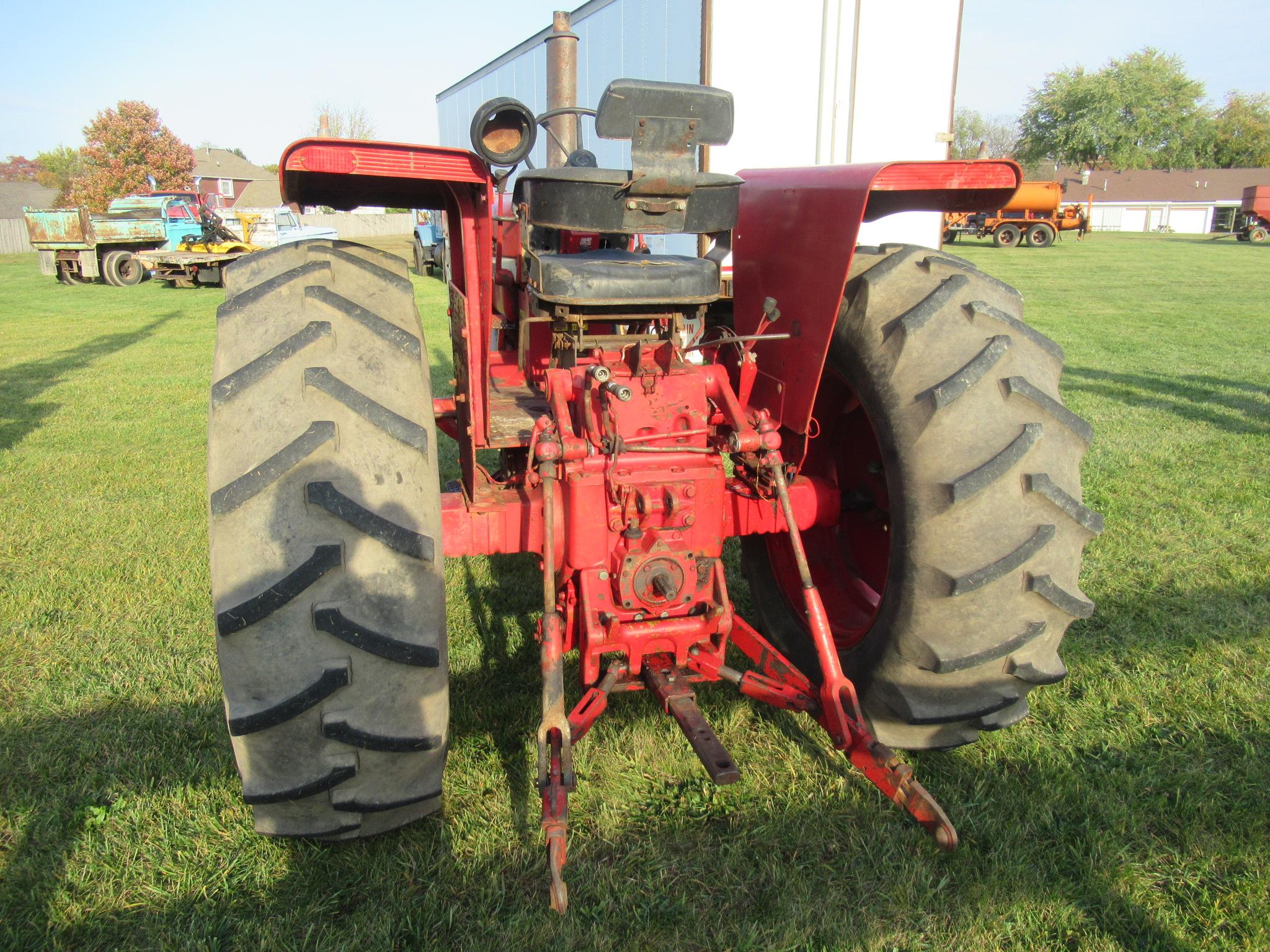 1977 International 686 Wide Front Tractor.