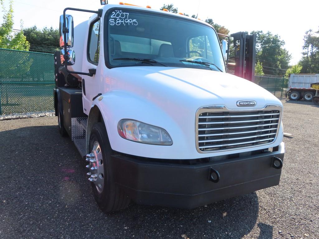 2007 Freightliner Businesses Class m2 Lube/Service Truck