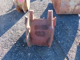 24” JD 410 Backhoe Bucket