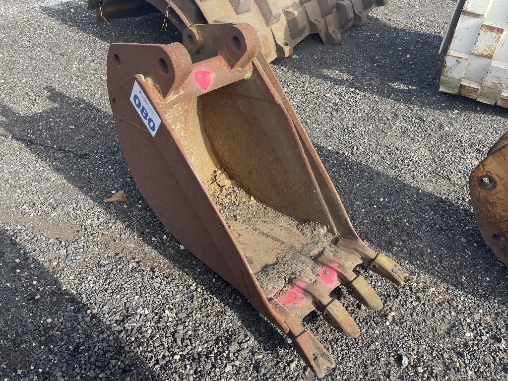 24” JD 410 Backhoe Bucket