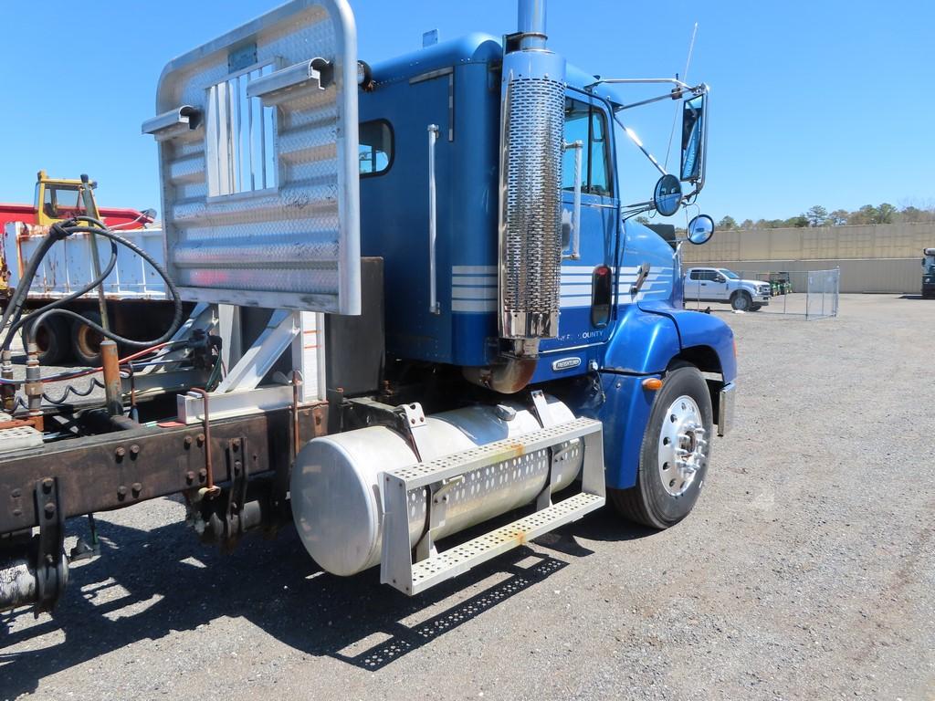 1999 Freightliner Day Cab with 1979 Rogers Low Boy