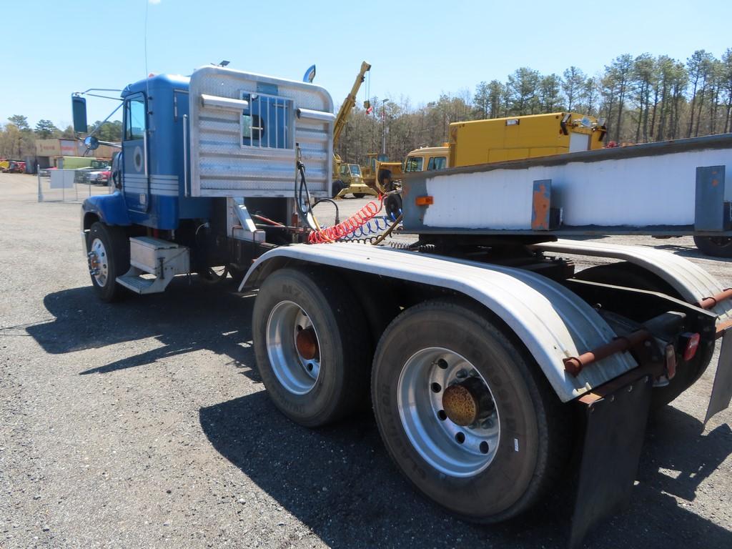 1999 Freightliner Day Cab with 1979 Rogers Low Boy