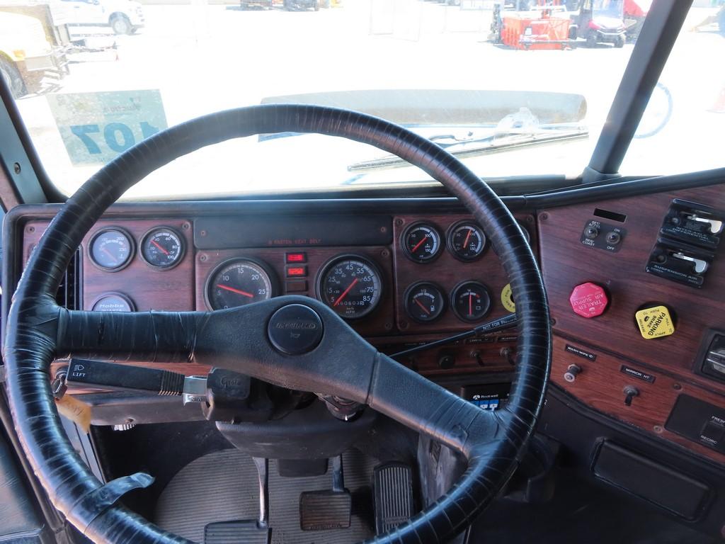 1999 Freightliner Day Cab with 1979 Rogers Low Boy