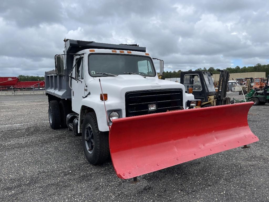 1988 International S1700 Single Axle Dump w/ Plow