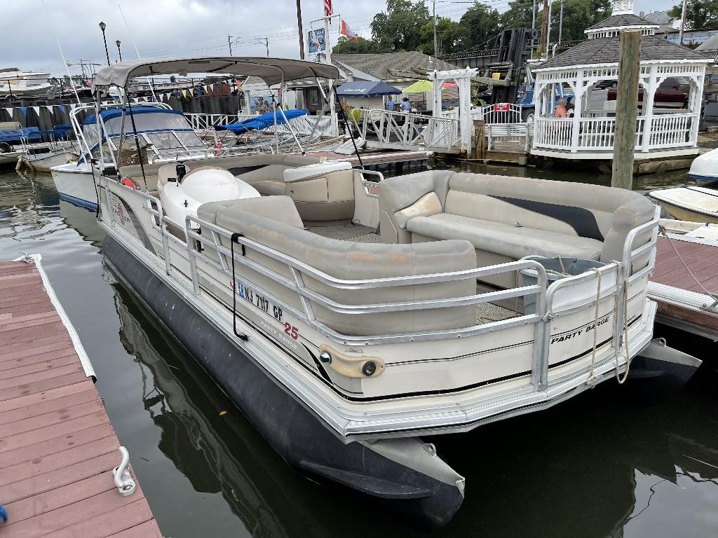 25' Party Barge Pontoon Boat (IN WATER RUNNING) (NO TRAILER)