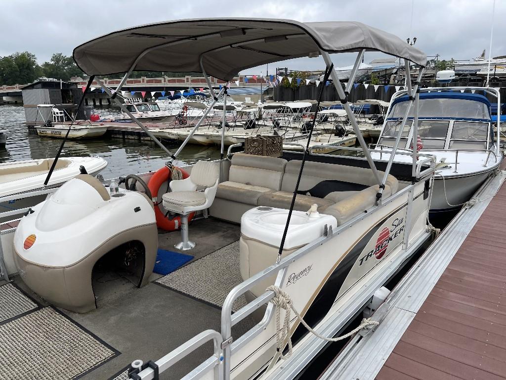 25' Party Barge Pontoon Boat (IN WATER RUNNING) (NO TRAILER)