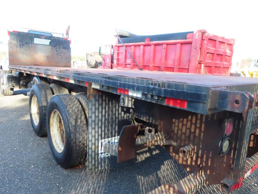 1997 International Paystar 5000 Tri Axle Flat Bed