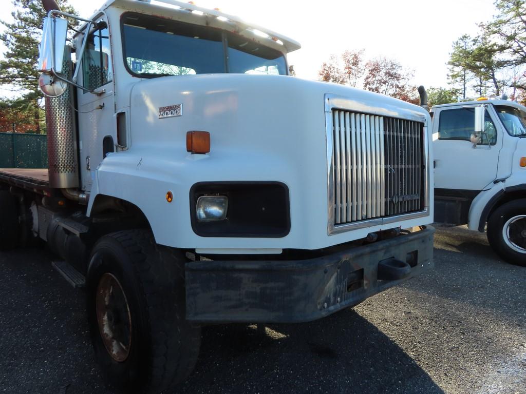 1997 International Paystar 5000 Tri Axle Flat Bed