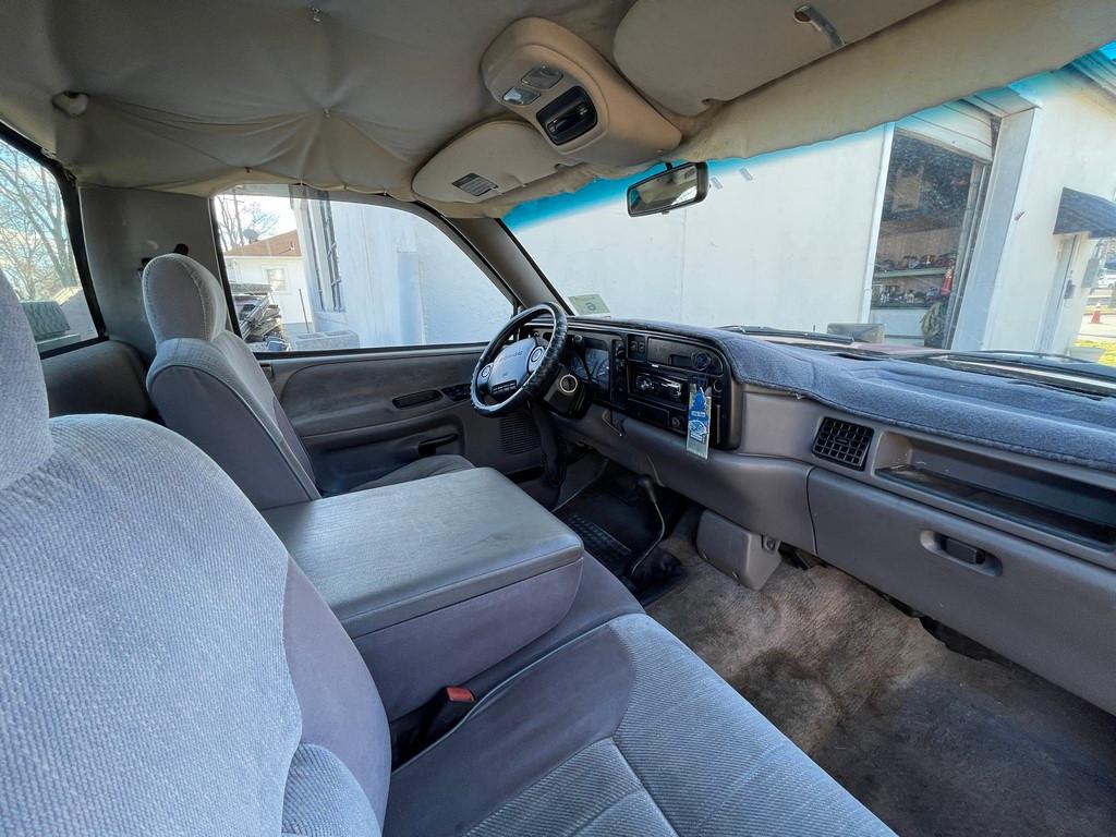 1996 Dodge Ram 1500 w/Plow