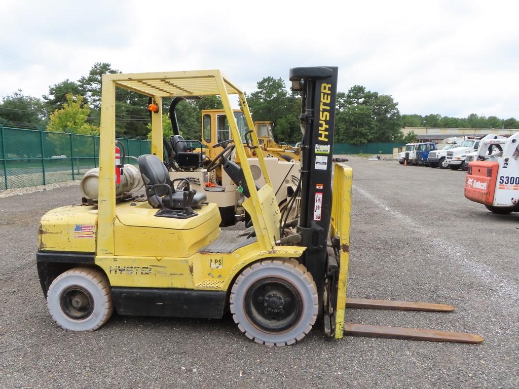 Hyster H60XM Forklift 6,000lb