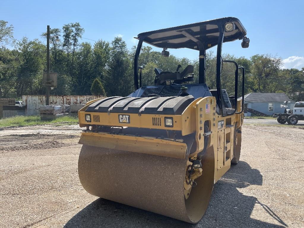 2015 Caterpillar CB54B Vibratory Roller  (OFF-SITE)