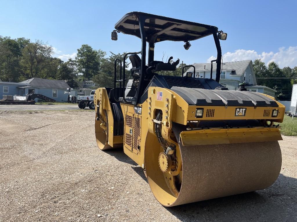 2015 Caterpillar CB54B Vibratory Roller  (OFF-SITE)