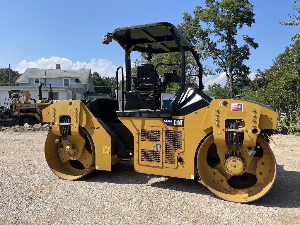 2015 Caterpillar CB54B Vibratory Roller  (OFF-SITE)