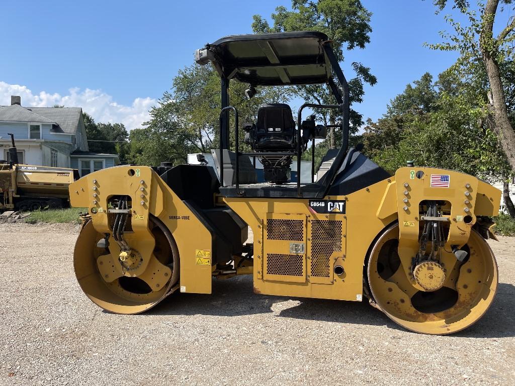 2015 Caterpillar CB54B Vibratory Roller  (OFF-SITE)