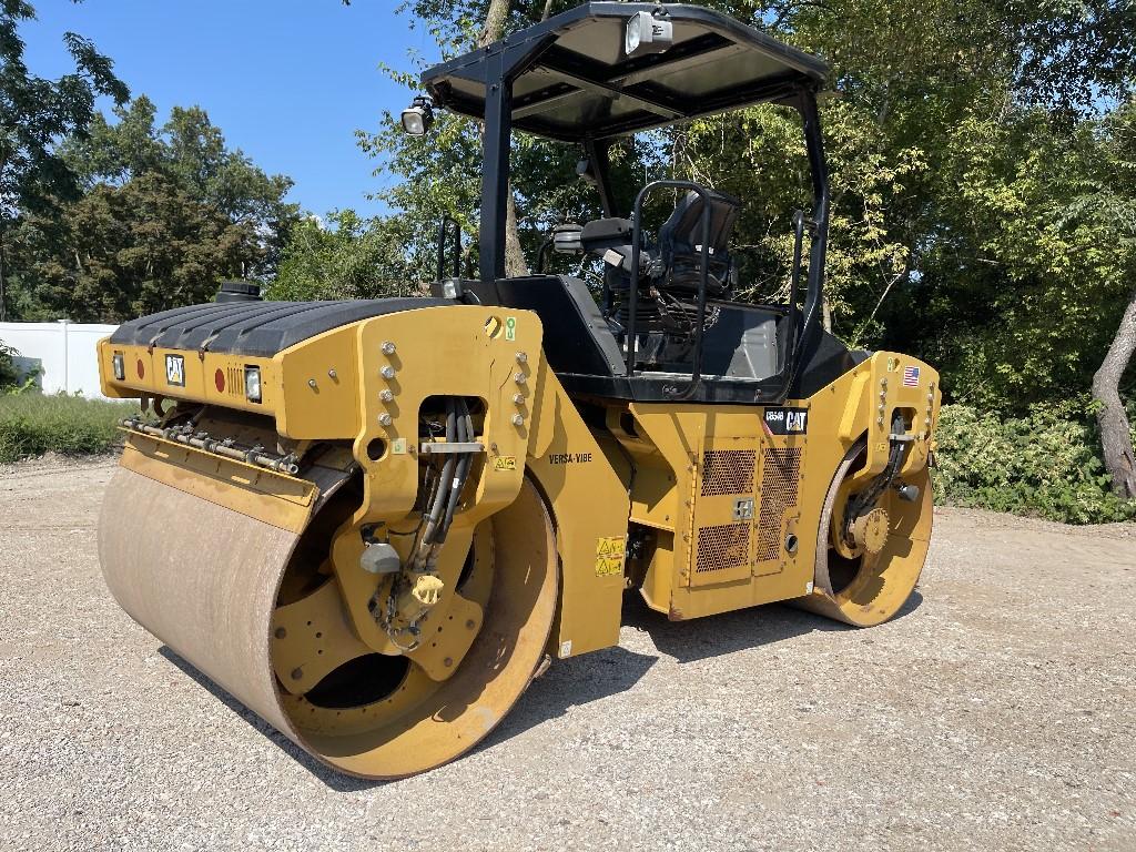 2015 Caterpillar CB54B Vibratory Roller  (OFF-SITE)