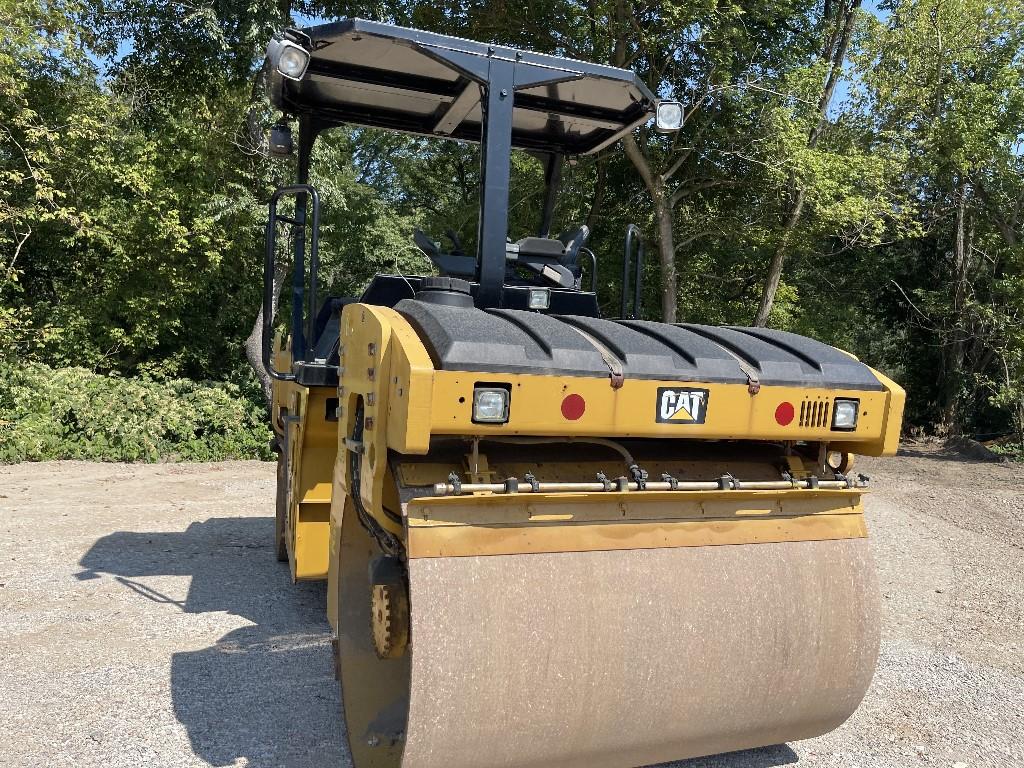 2015 Caterpillar CB54B Vibratory Roller  (OFF-SITE)