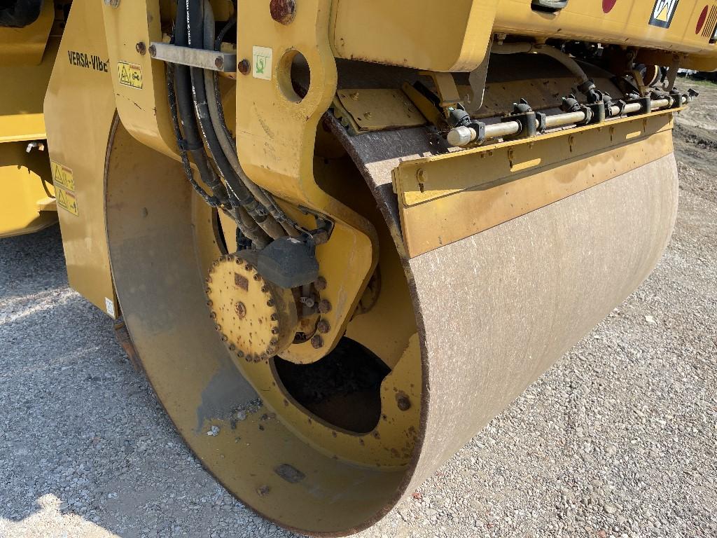 2015 Caterpillar CB54B Vibratory Roller  (OFF-SITE)