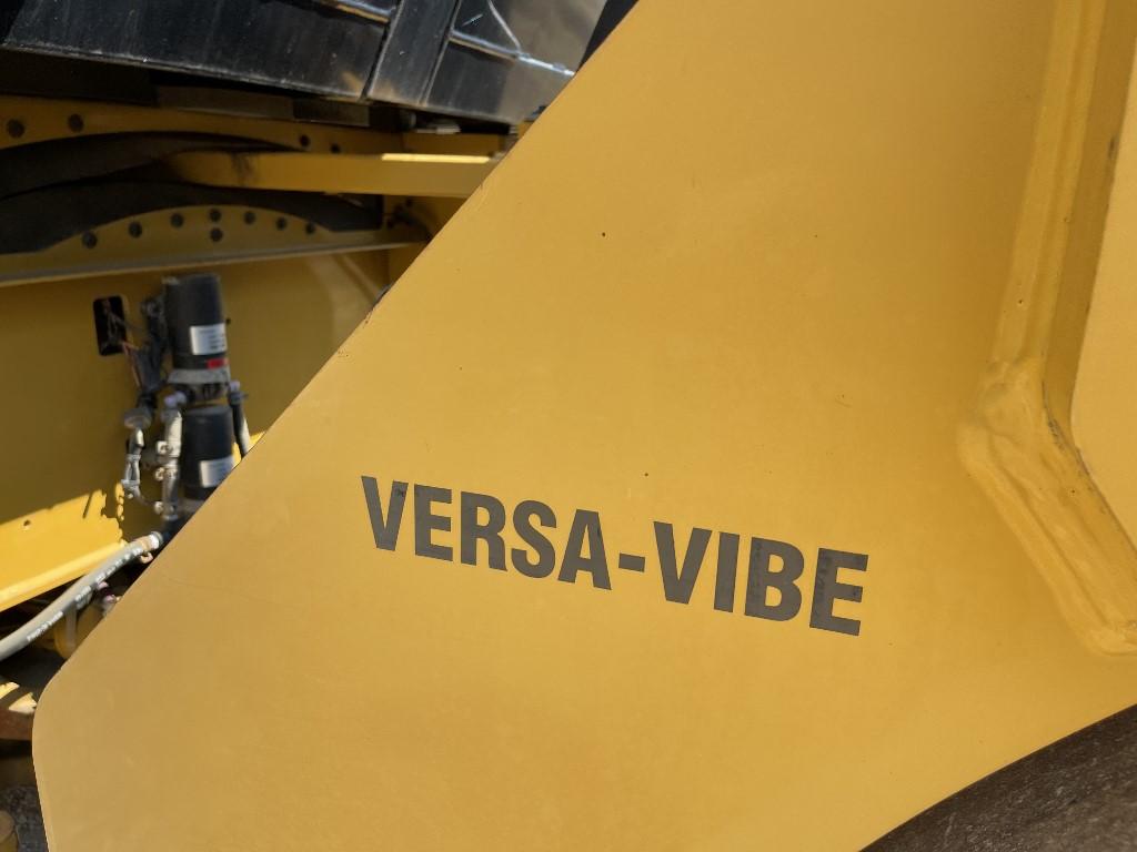 2015 Caterpillar CB54B Vibratory Roller  (OFF-SITE)