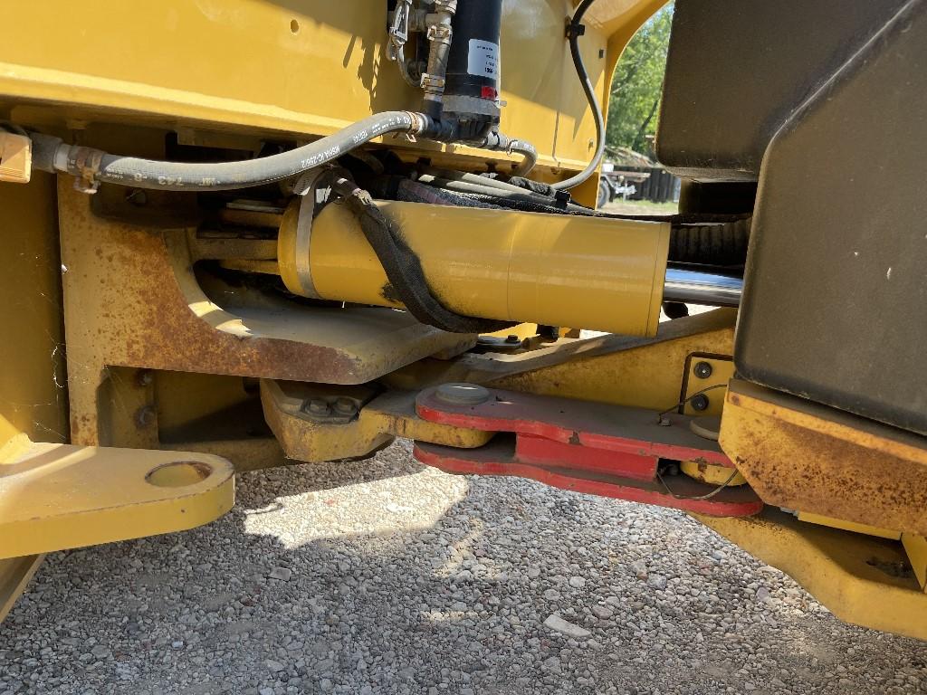 2015 Caterpillar CB54B Vibratory Roller  (OFF-SITE)