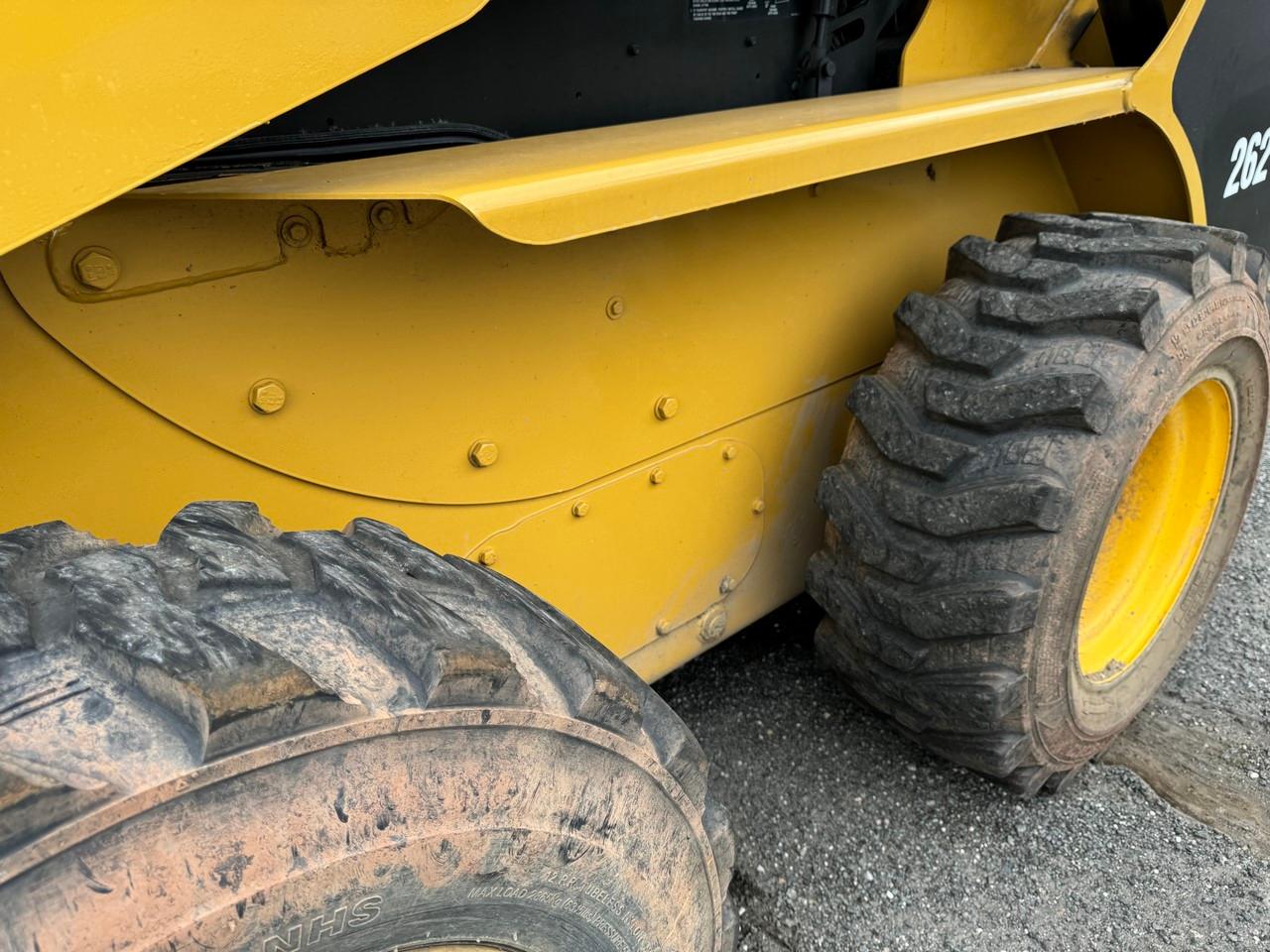 Caterpillar 262 Skid Steer EROPS