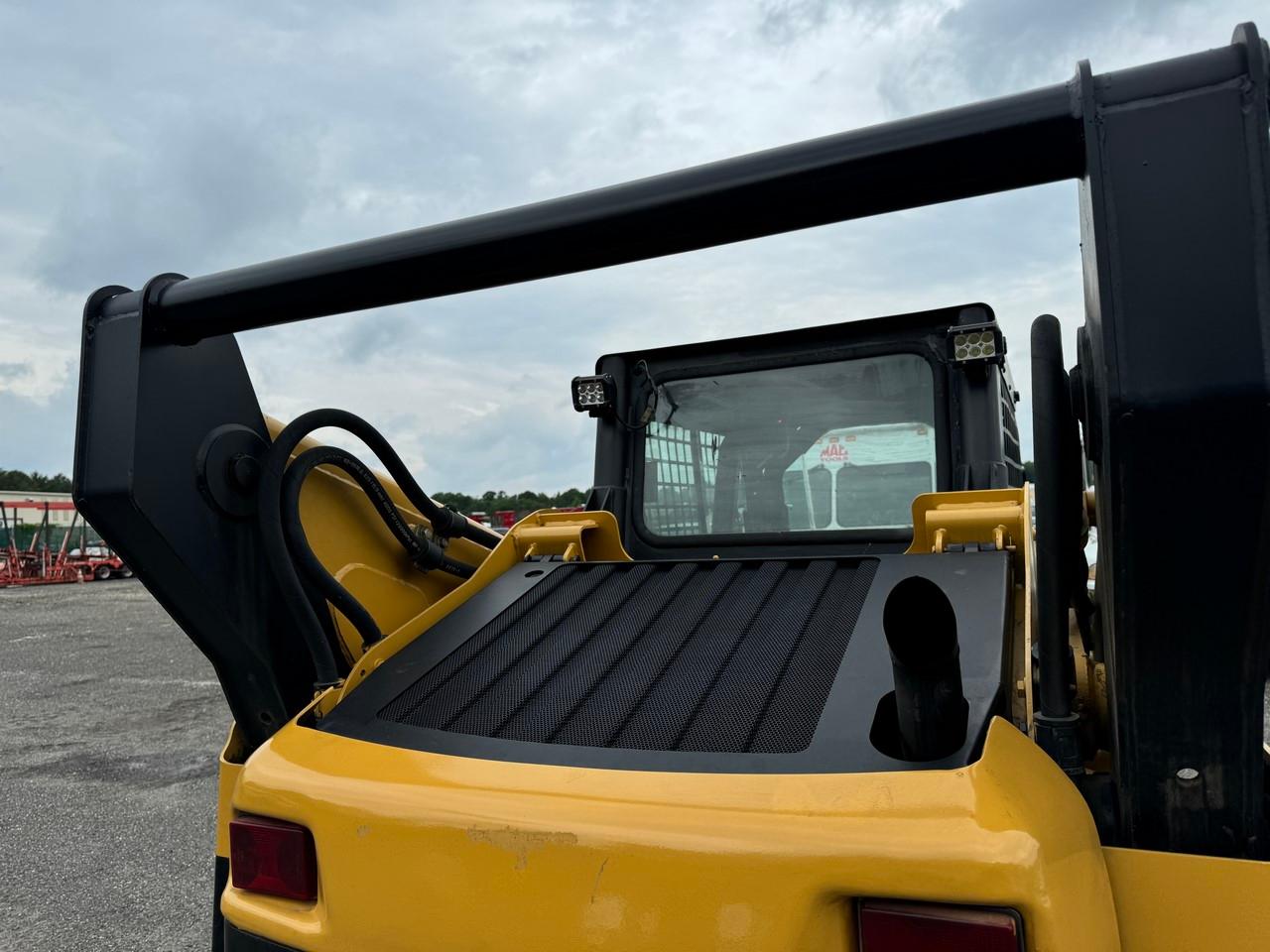 Caterpillar 262 Skid Steer EROPS