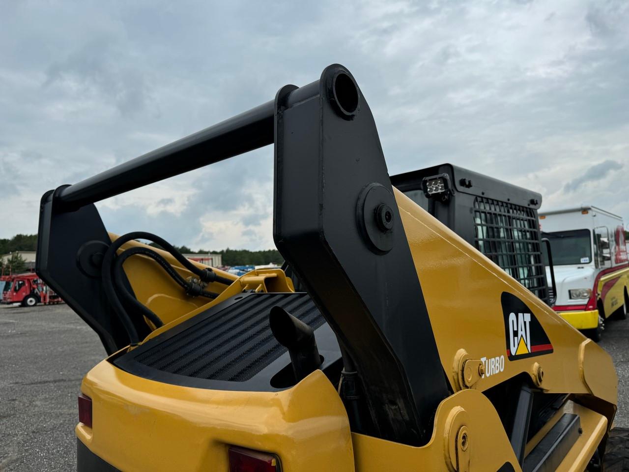 Caterpillar 262 Skid Steer EROPS