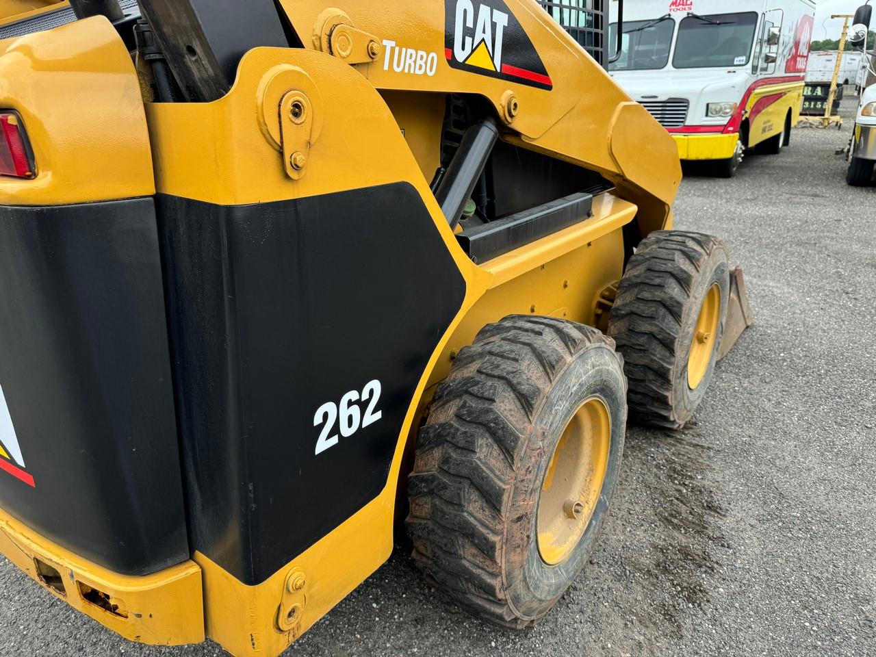 Caterpillar 262 Skid Steer EROPS