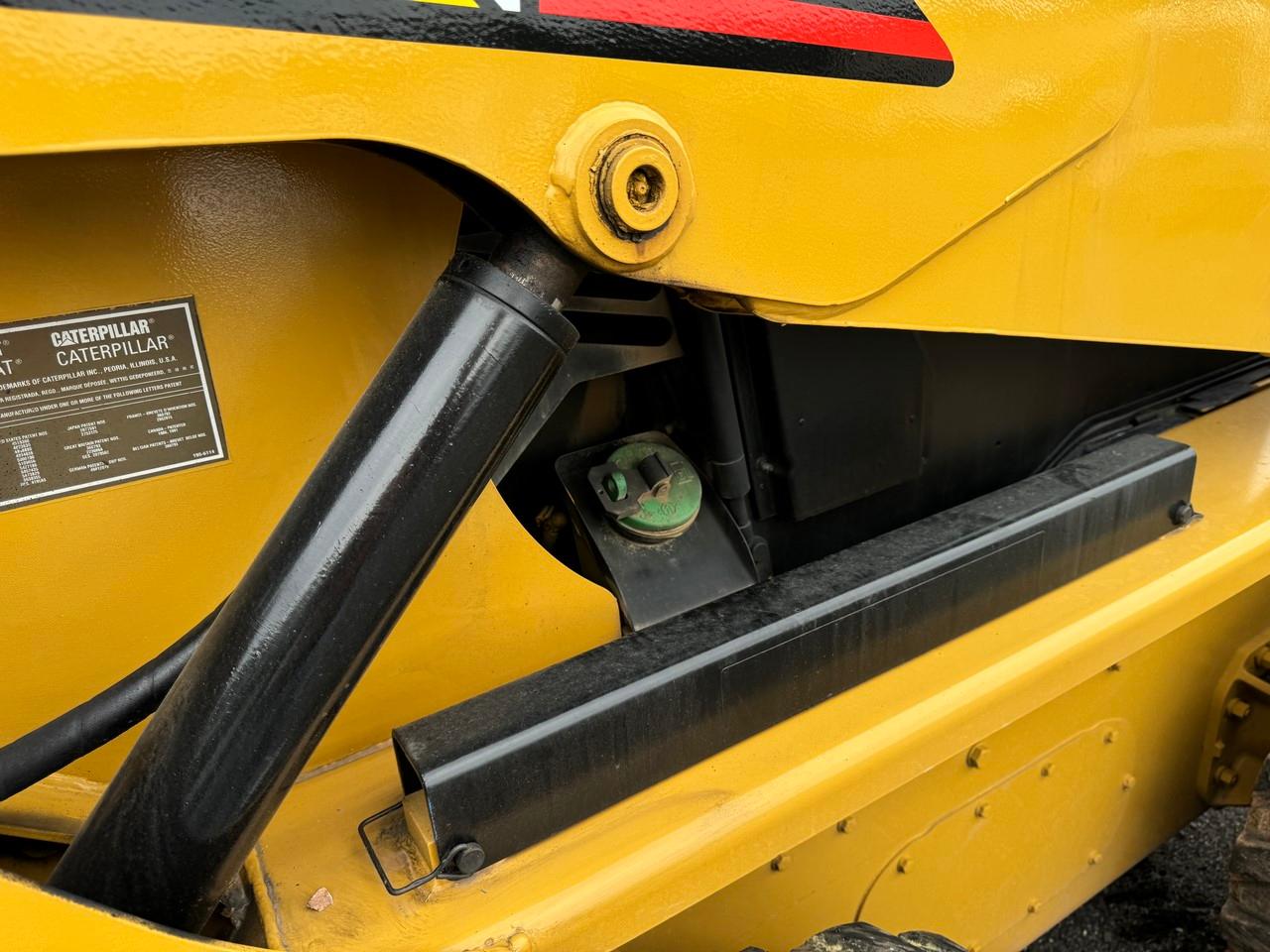 Caterpillar 262 Skid Steer EROPS
