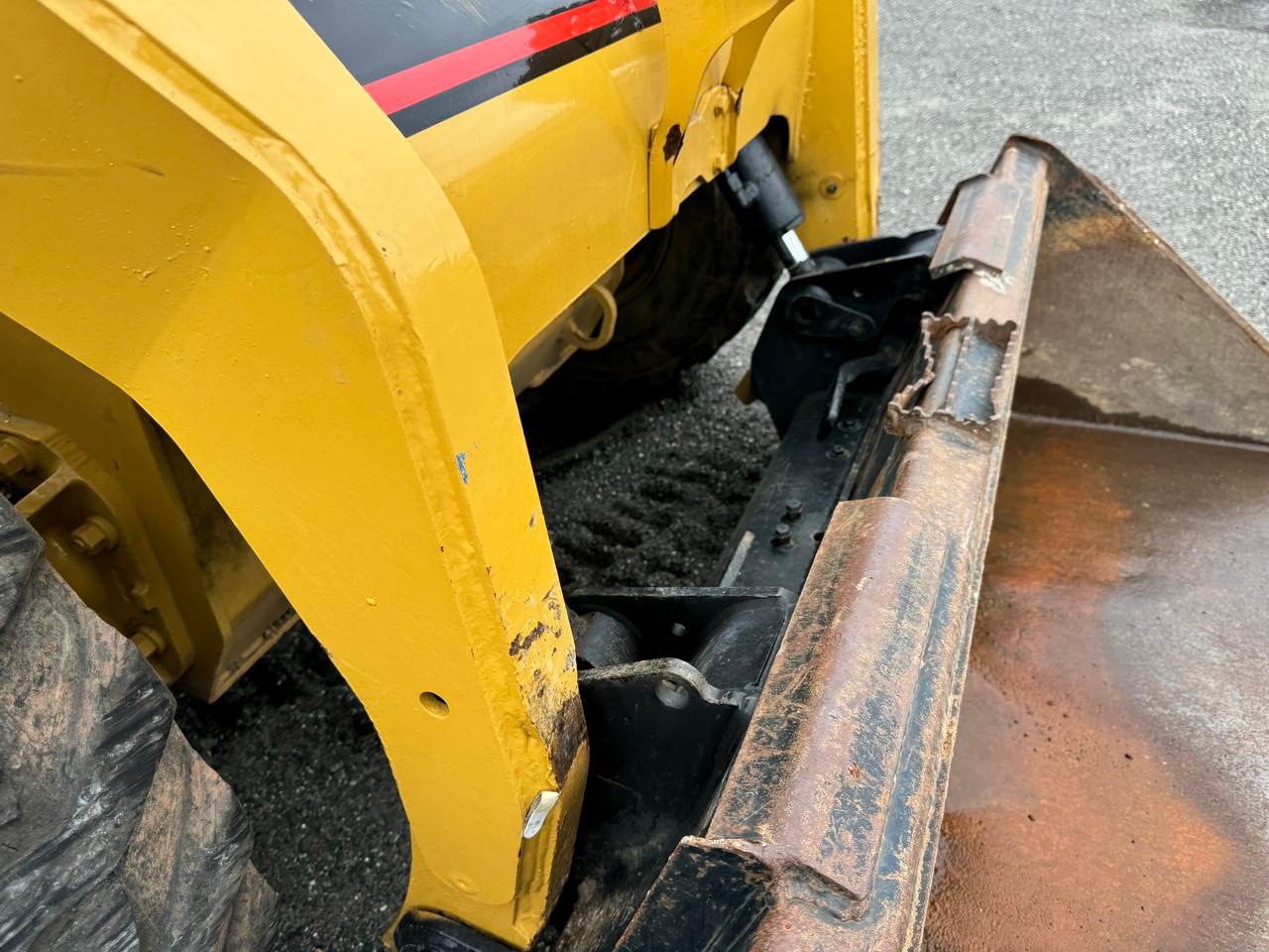 Caterpillar 262 Skid Steer EROPS