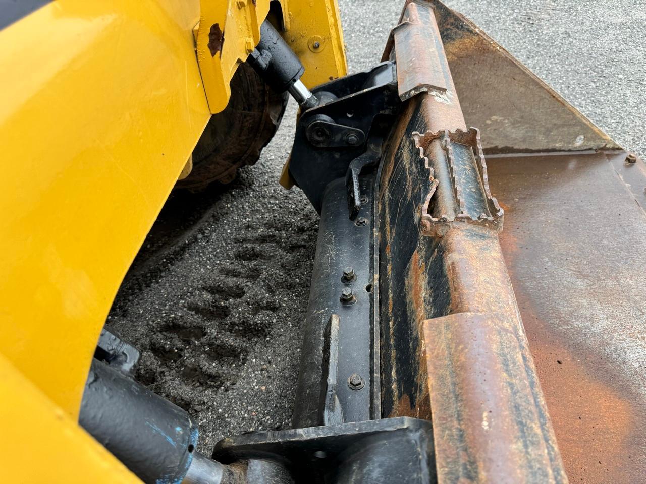 Caterpillar 262 Skid Steer EROPS