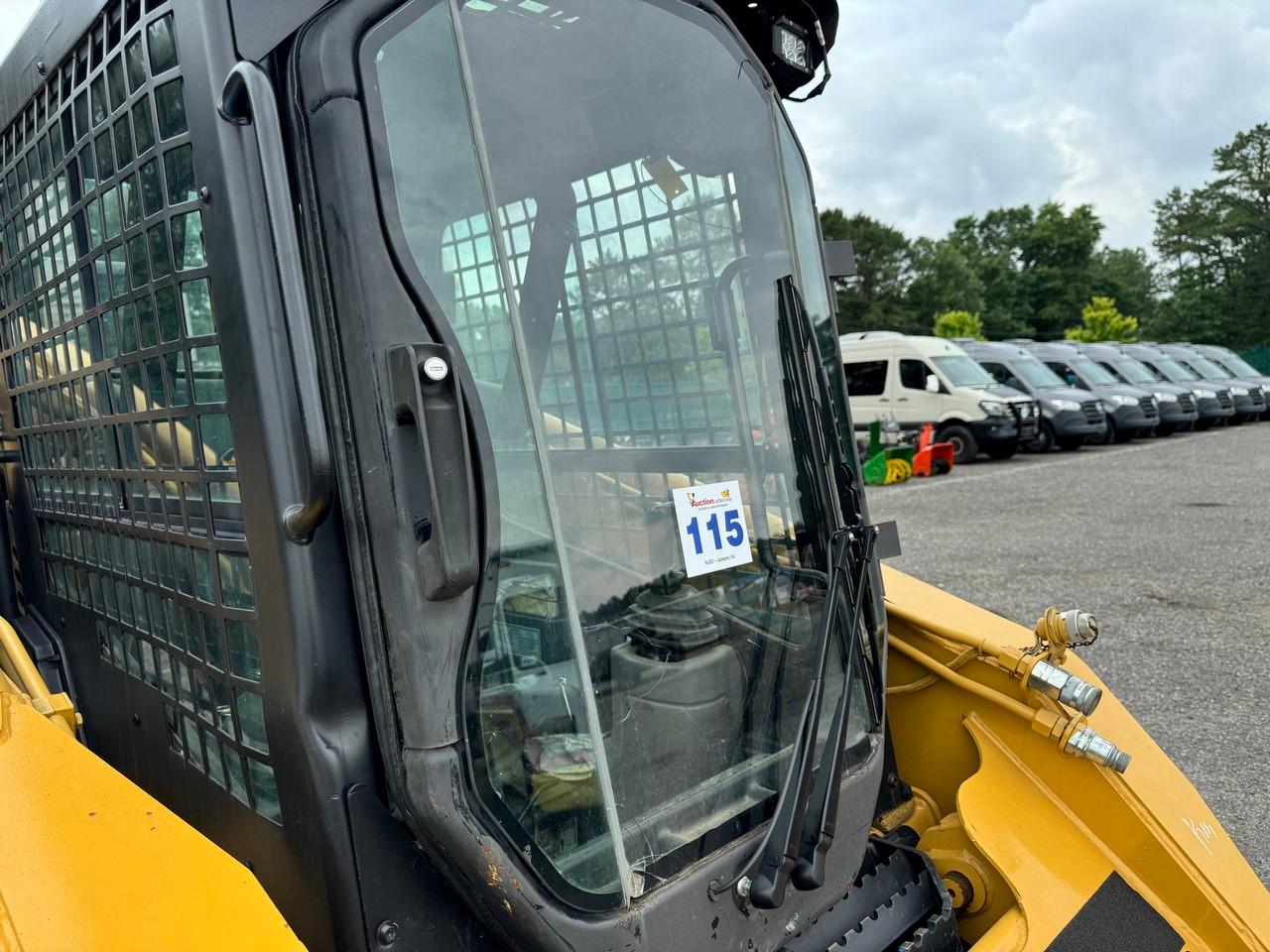 Caterpillar 262 Skid Steer EROPS