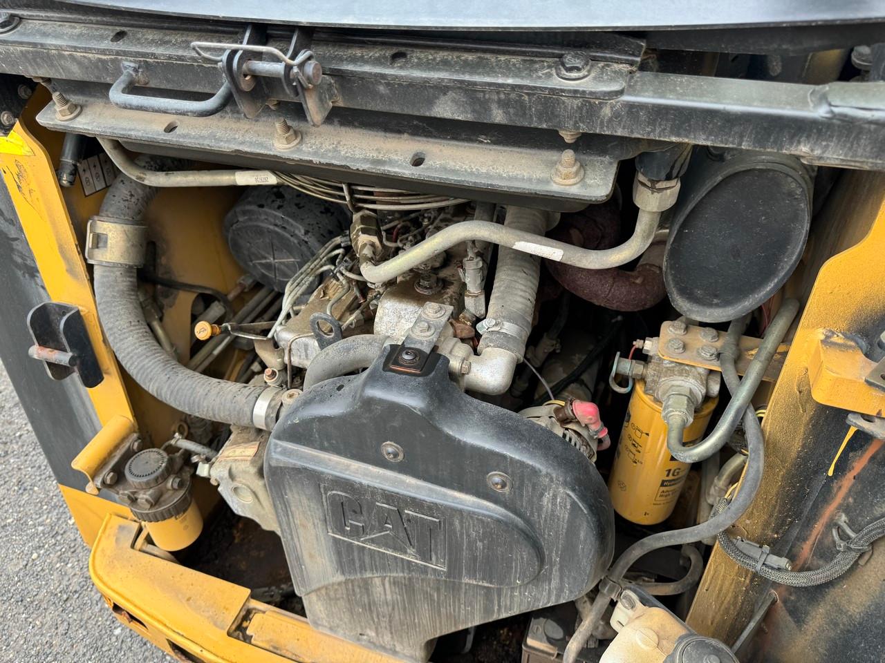 Caterpillar 262 Skid Steer EROPS