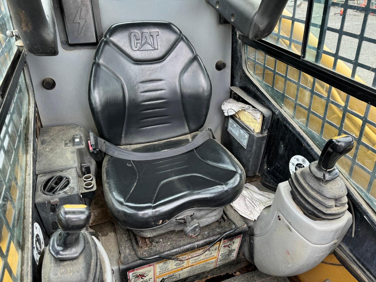 Caterpillar 262 Skid Steer EROPS