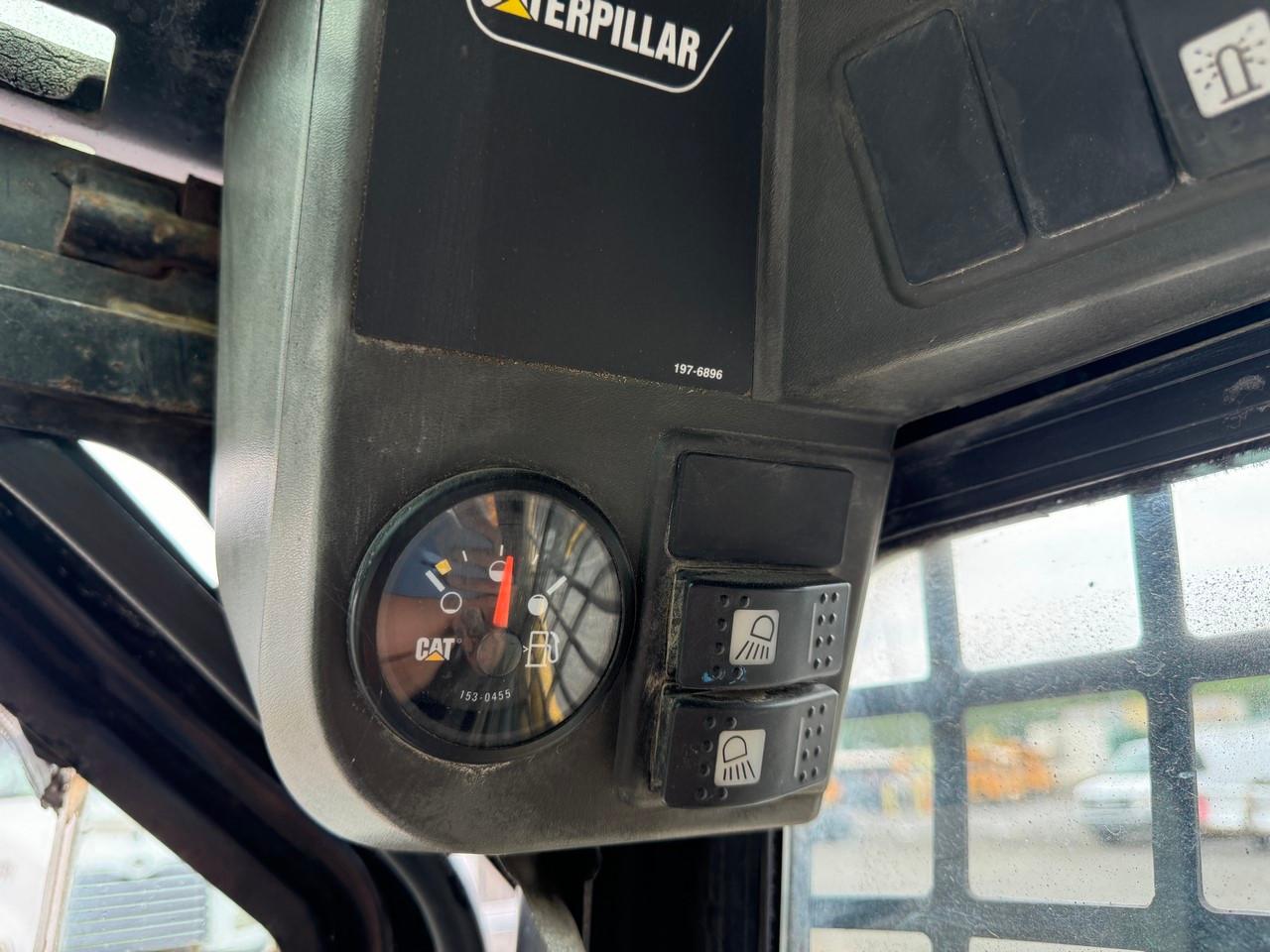 Caterpillar 262 Skid Steer EROPS