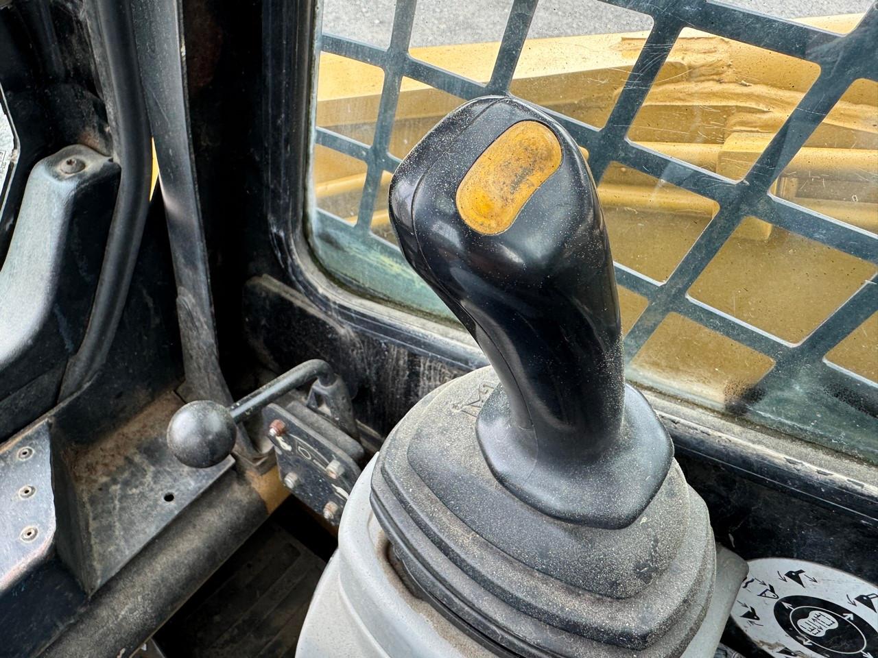 Caterpillar 262 Skid Steer EROPS