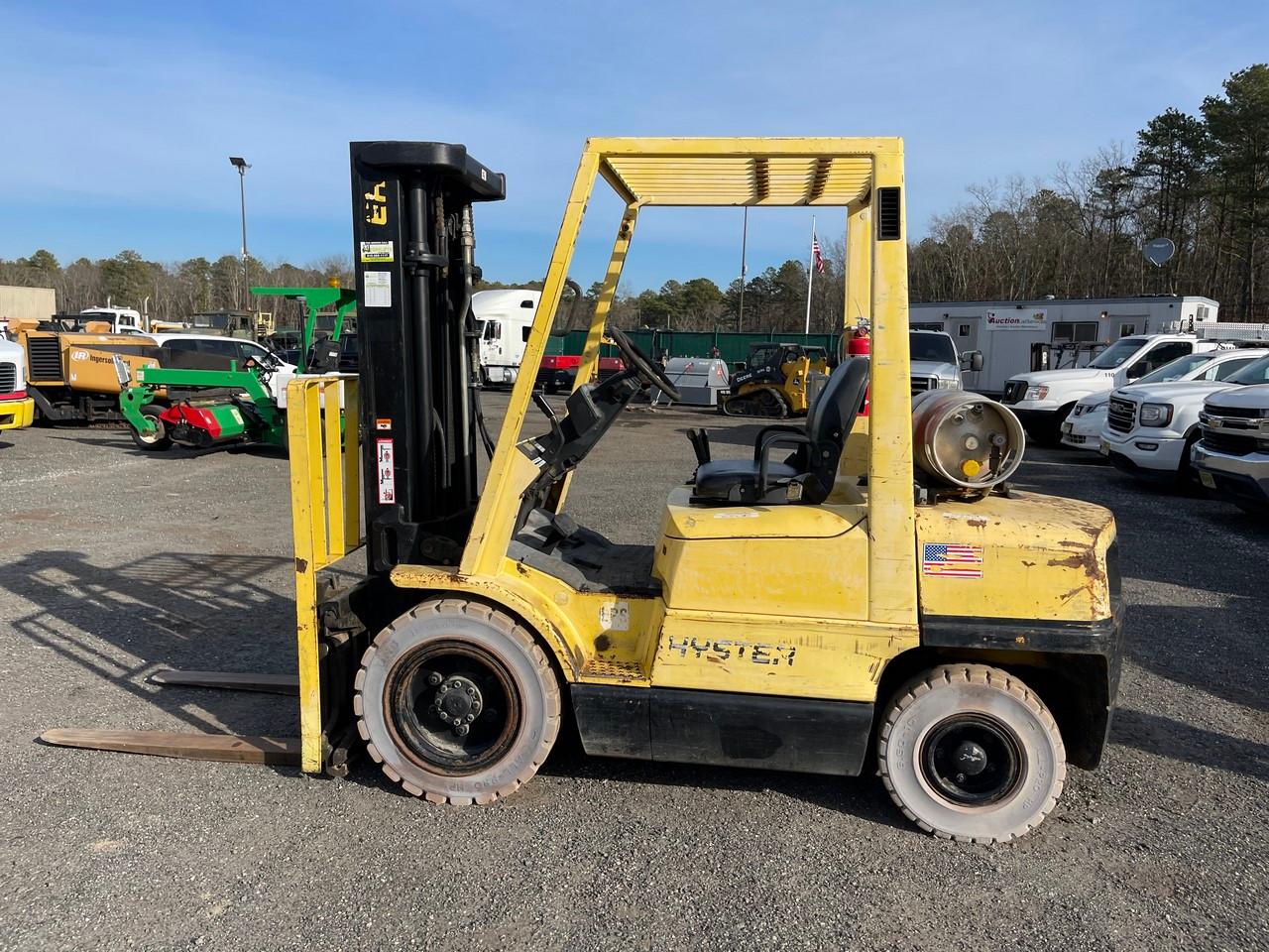 Hyster H60XM 6000lb Forklife Triple Mast