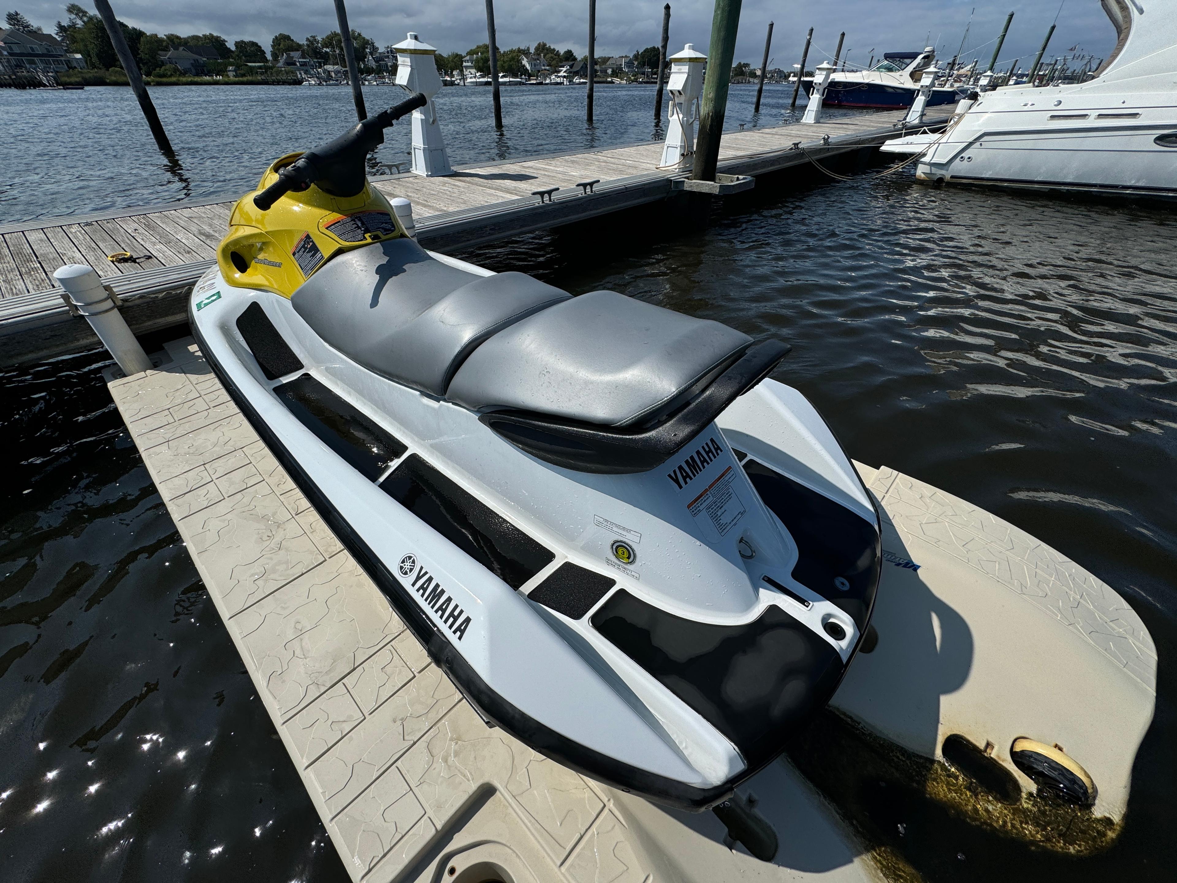 2004 Yamaha 700xl Waverunner w/ Trailer