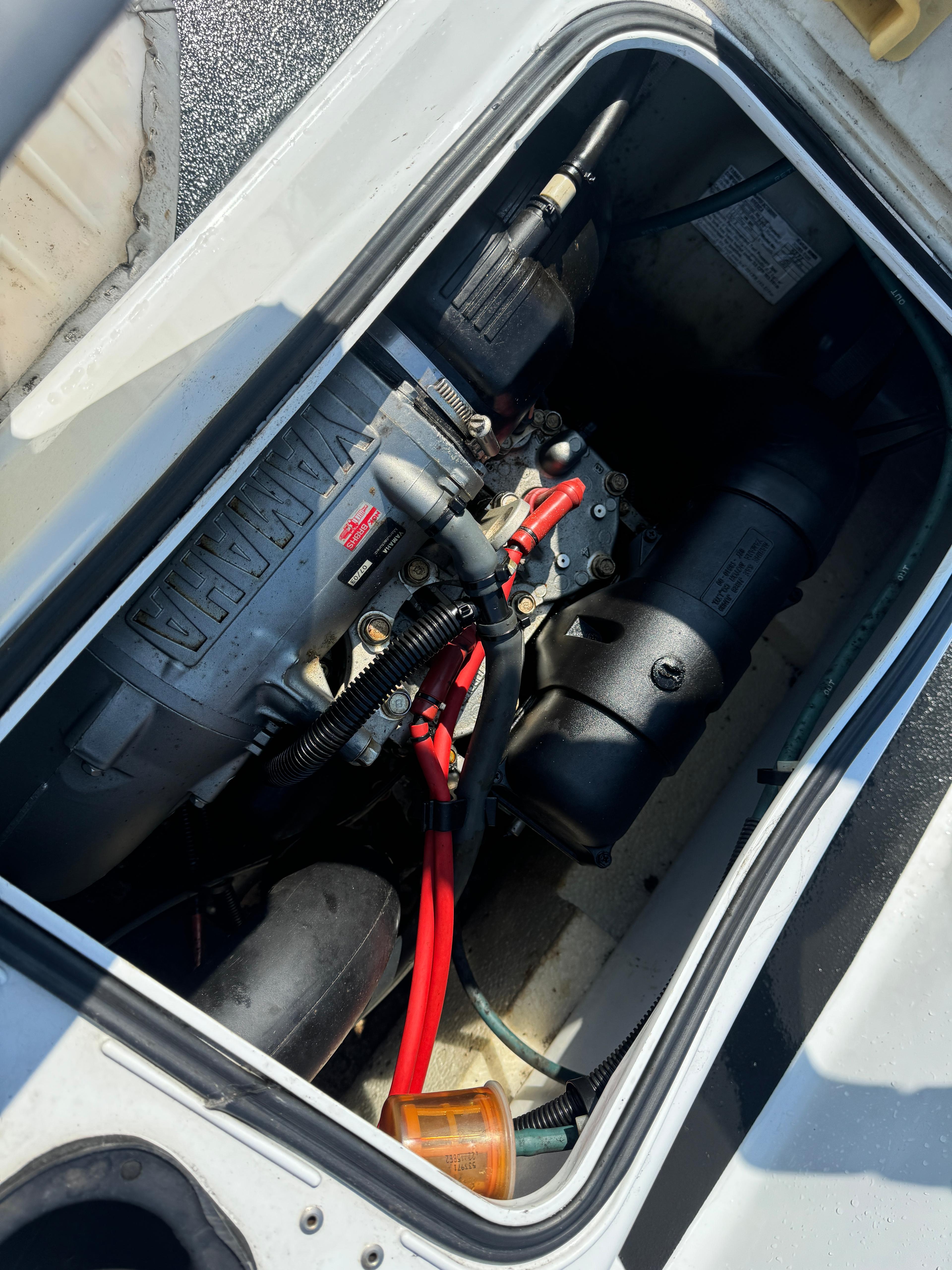 2004 Yamaha 700xl Waverunner w/ Trailer