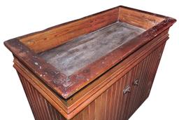 Furniture, 19th C. primitive pine dry sink w/wainscot panels on all sides,