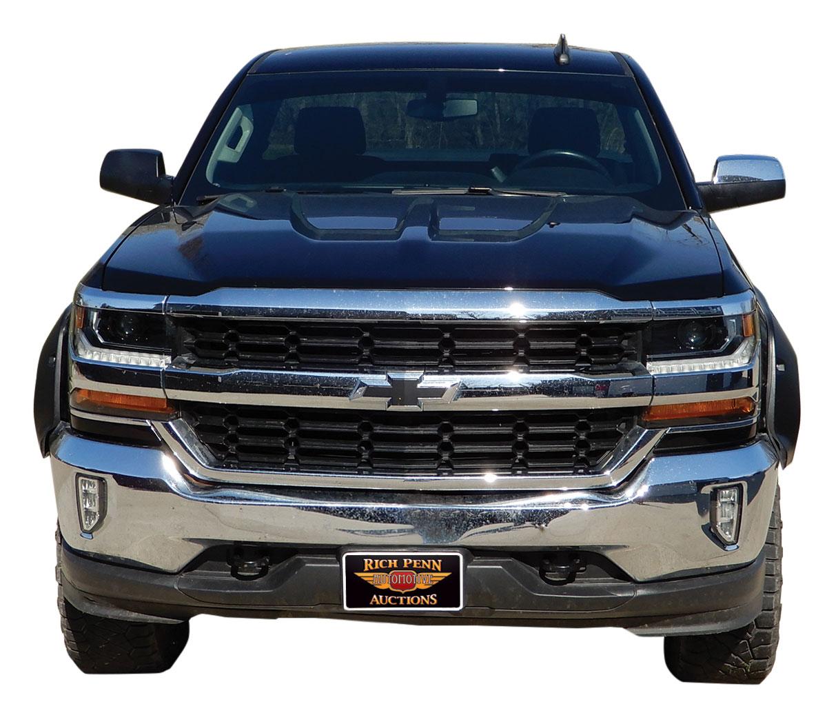 Pickup, 2018 Chevrolet Silvarado Short Box Trail Boss Pickup.