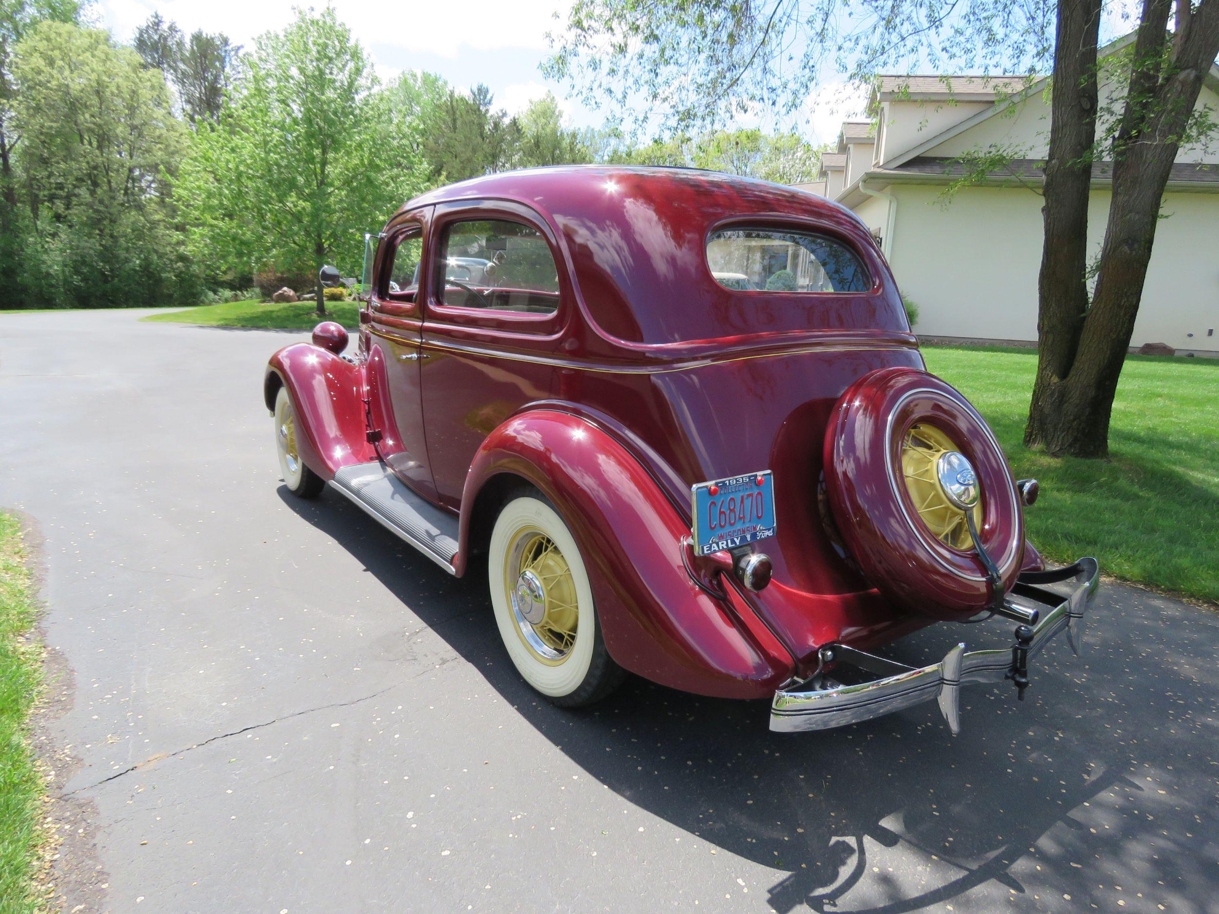 1935 Ford 2dr Sedan "Slant Back"