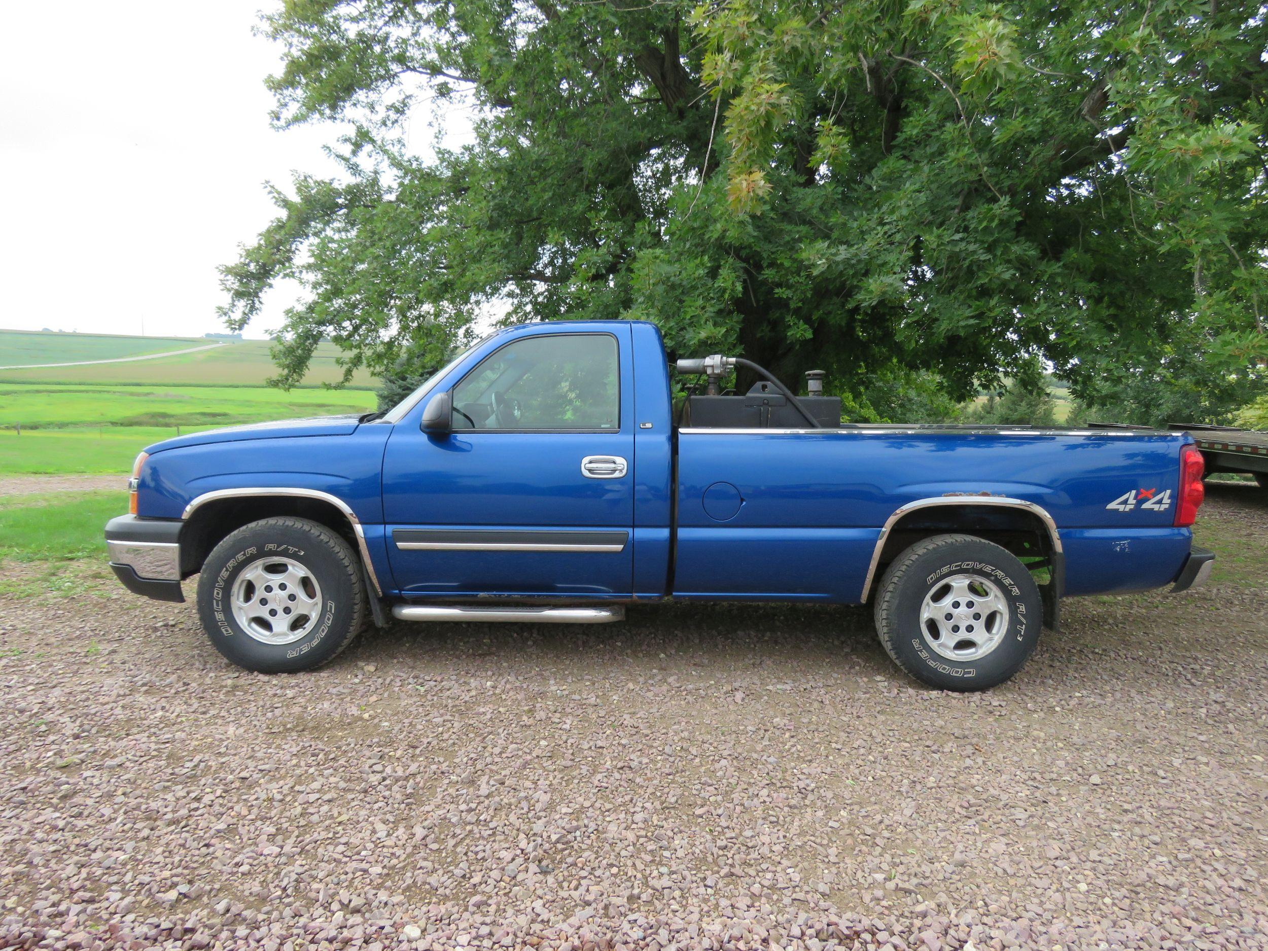 2003 Chevrolet Silverado LS 1/2 ton pickup