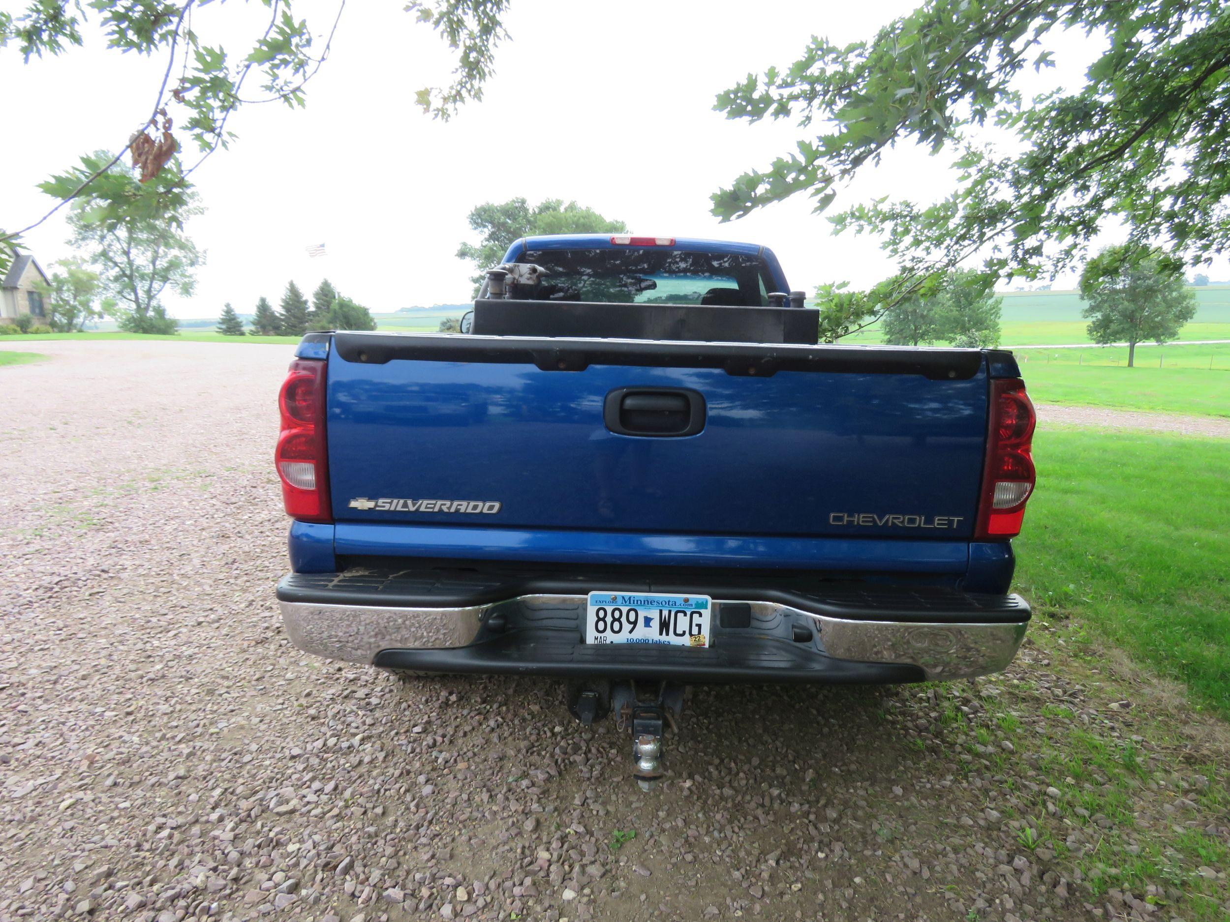 2003 Chevrolet Silverado LS 1/2 ton pickup