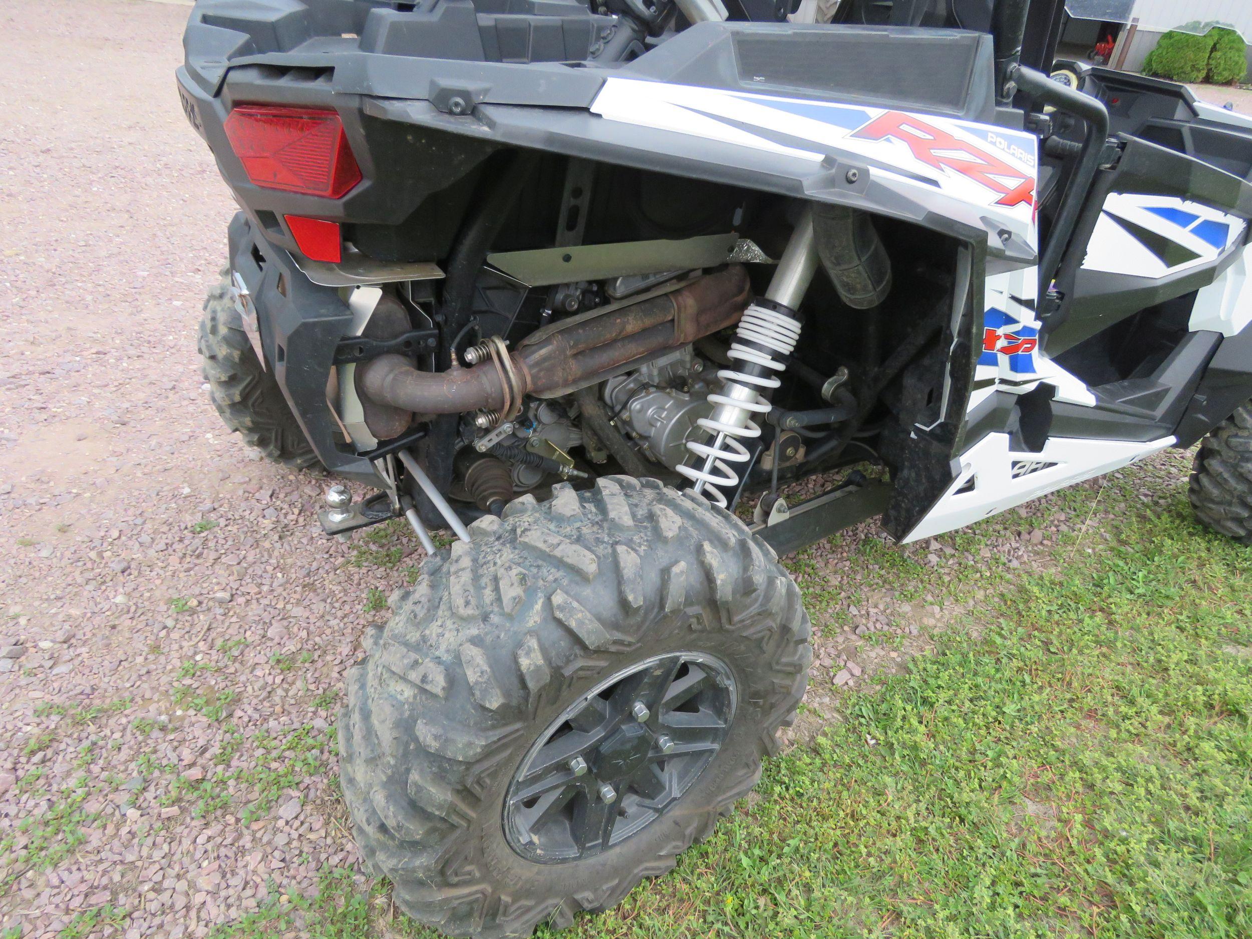 2015 Polaris RZR XP 1000 Side by Side