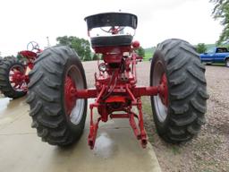 1961 International Farmall 560 Tractor